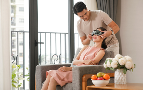 Diễn viên Mạnh Trường nói gì khi dùng máy massage cổ vai gáy SKG H5-2