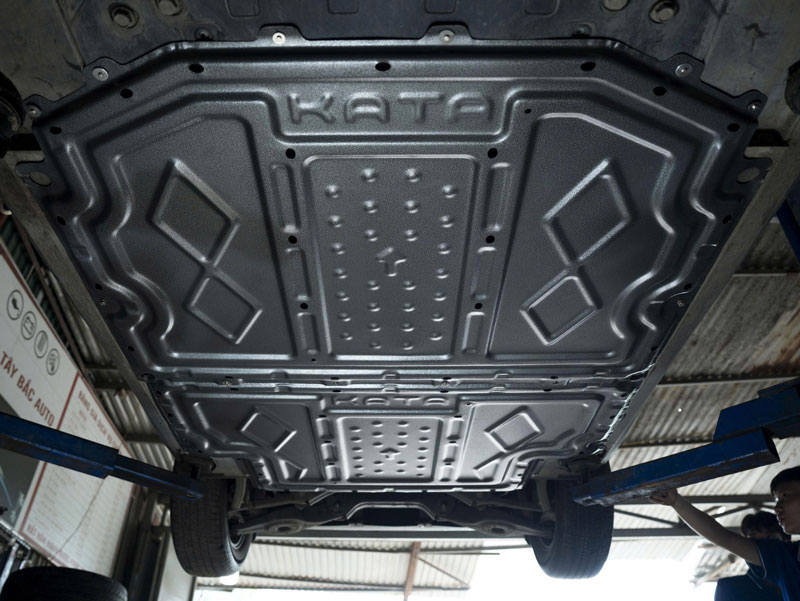 Ốp gầm ô tô hay còn gọi là tấm chắn gầm ô tô